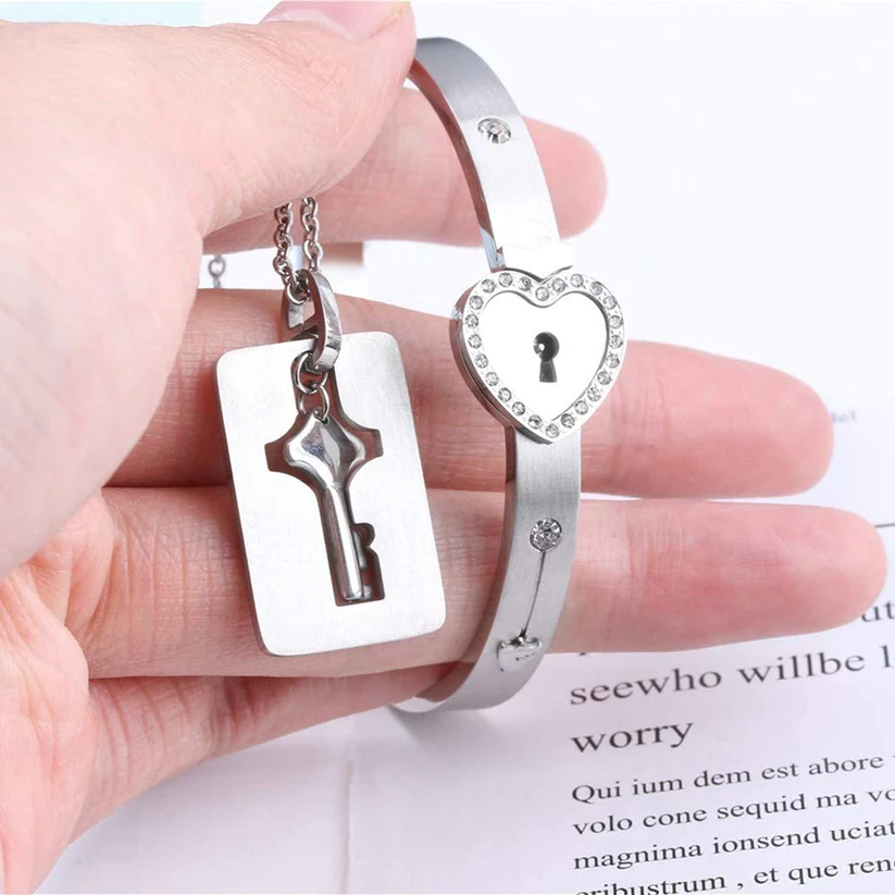 "Key to My Heart" Couple Key Necklace and Love Lock Bracelet - Eternelle.shop